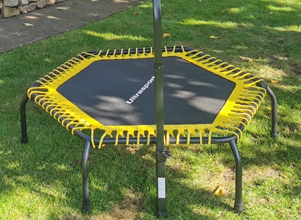 Fitness Trampolin mit Haltestange Fitness Trampolin mit Haltestange